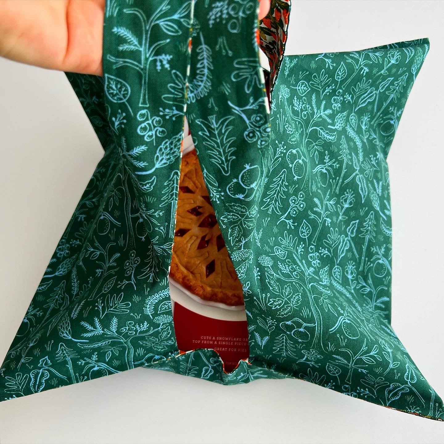 Pie / Casserole Carrier "Forest and strawberries"