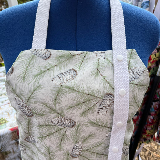 Christmas Apron “Snowy pinecones”