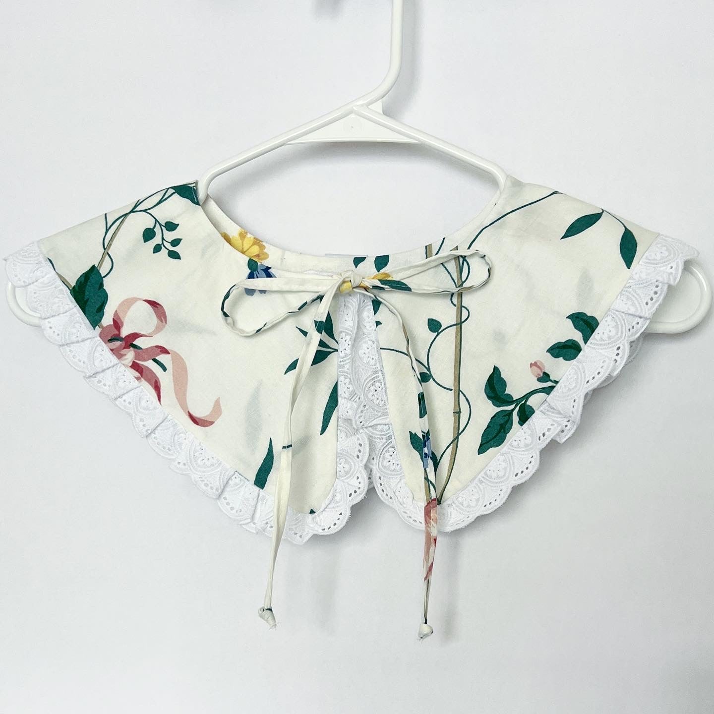Detachable vintage collar