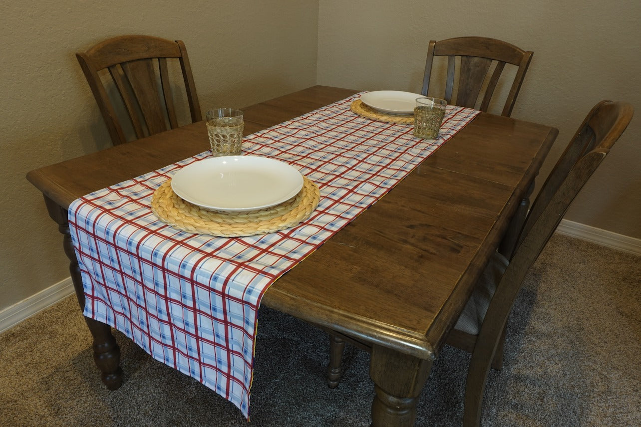 Reversible table runner "Patriotic plaid"